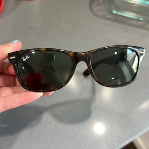 Ray ban tortoise wayfarer